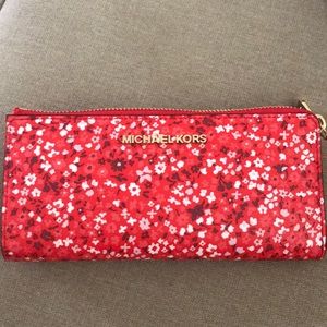 Michael kors jet set wallet